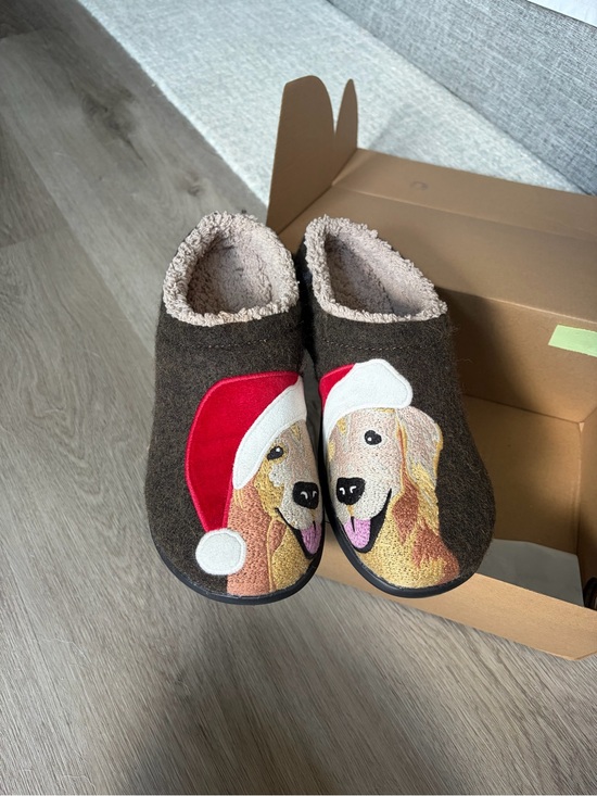 L.L. Bean Shoes - L.L.Bean Women's Daybreak Scuffs in Motif Brown Golden Retriever Slippers 9